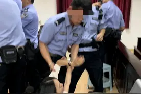 女律师遭法警暴力执法后续：法院回应，涉事案件曝光，评论区沦陷图片