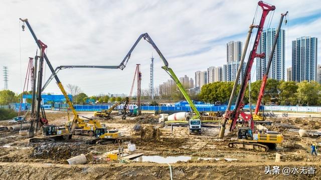 和老公住在工地宿舍！一个屋子里6对夫妻，大家互相做事都很自觉