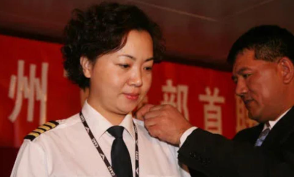 王牌女飞行员刘宇环：退役后被航空公司疯抢，成最贵民航女机长
