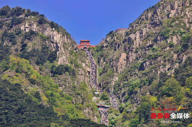 国庆中秋长假第三天，泰安市假日旅游市场呈现安全稳定、规范有序良好态势