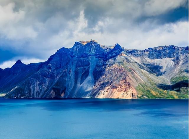 相隔1000公里，依然挡不住韩国觊觎，长白山究竟有何特别？