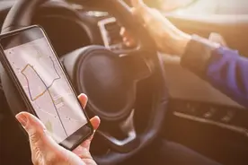 手机如何投屏到车载屏幕，别费事去网上搜教程了，本文告诉你图片