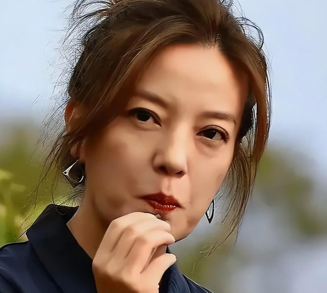 贼心不死！劣迹艺人赵薇走投无路，15岁女儿成她的最后一根稻草
