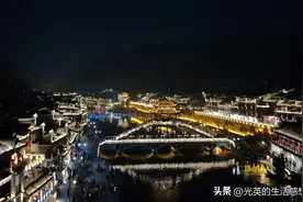 我去游了凤凰古城，太原始了，我觉得生活在古城的人真不容易图片