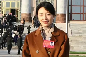 直到看见周涛近况，我才终于明白，她八年前“出走”央视有多正确图片