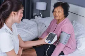 老人60岁以后，血压在什么范围合适？对照一下，或许你血压很正常图片