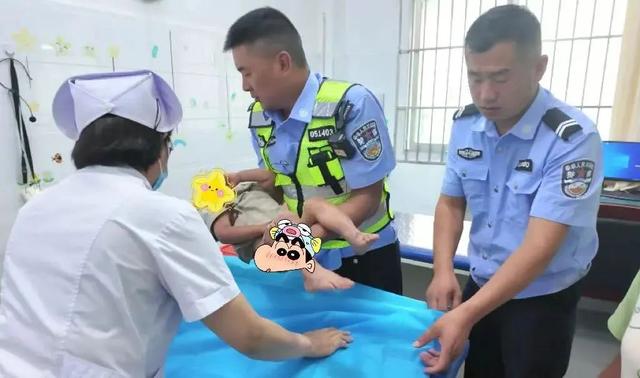 贵州2岁男童在家走失3天后，在高速路旁隐蔽灌木丛中被找到，警方：直线距离3公里