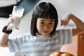 孩子4个部位长得“突出”，暗示有福气、智商高，占一个就恭喜了图片