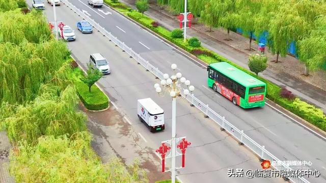 临夏市添“智慧新成员”：首批无人快递车为快递业升级与智慧城市提速