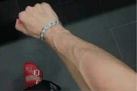 手臂“青筋暴起”的人，和几乎看不到青筋的人相比，哪种更健康图片