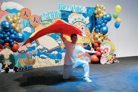 宣传本土吉剧文化 “雪饼猴”与小粉丝热情互动图片