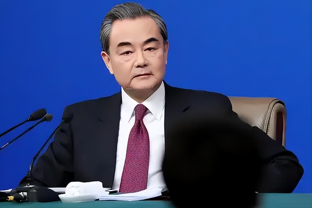 中日是战是和？敌国条款已定，王毅送东京一句话，小泉亮最新立场