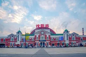 2分钟免费温馨电话解旅客燃眉之急~沈阳站多举措助力“五一”畅行图片