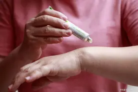 几块钱一支的“红霉素软膏”，原来还有这10大用途，很多人不了解图片