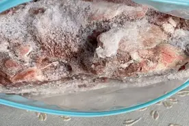 冰箱里的肉冻多久不能吃了？超过这个时间再贵也得扔！图片
