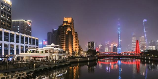 上海不只有LV巨轮，苏州河畔，一艘书香文化大船“起航”