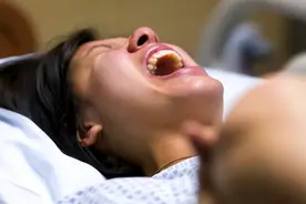 为何动物生育后代那么轻松，而人类女性分娩时，却疼得撕心裂肺？图片