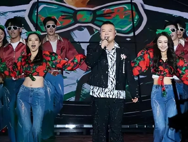 北京这一夜，官宣新身份的岳云鹏，彻底颠覆了大众对他的固有认知