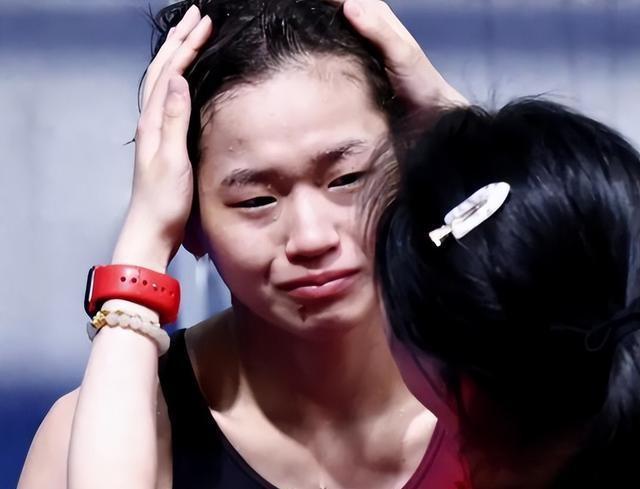 全红婵归队了！她变化真大	，身材高挑颜值抢眼，留了长发气场强大