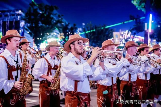 来看表演！
