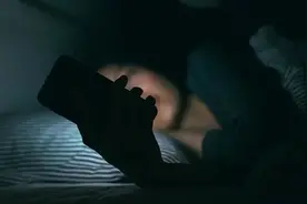 不懂就问！人一直不睡觉，能坚持多少天？图片