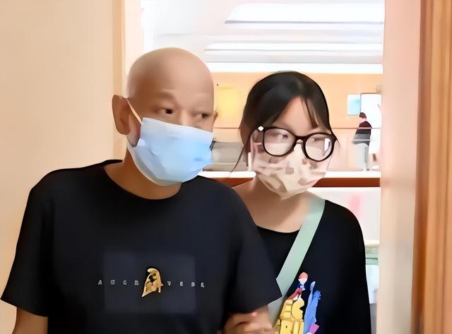 捐肾救妻的模范丈夫，12年后住院发现双肾都在，子女表示无法接受