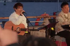 感受YOUNG生活！百姓歌手罗小罗，在杨浦滨江开了演唱会图片