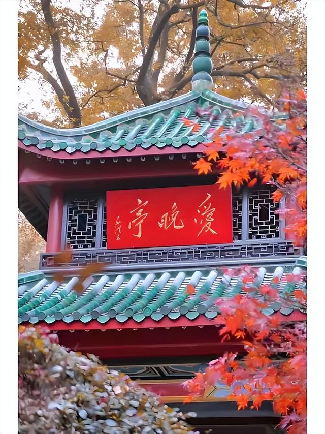 中国最知名的四大红叶观赏胜地：层林尽染，美不胜收