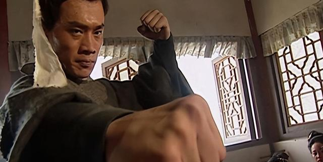 武松杀嫂时，为何要撕开金莲的上衣？看完不得不佩服武松太聪明