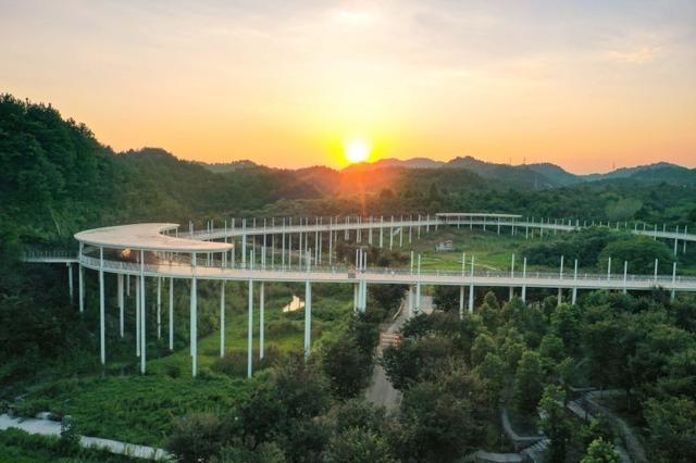 慢村快港，渣濑湾的时空交响