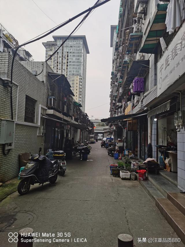 自驾游我为什么不选择“床车”或房车