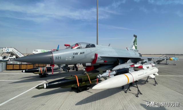 金正恩称赞朝鲜女飞行员是巾帼英雄