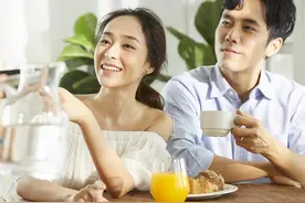 夫妻长期分居，妻子想念丈夫怎么办？三位已婚女人说出真相图片