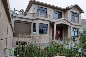 农村盖房二层就够了！因为你不知道层数超出后，村里会怎么针对你图片