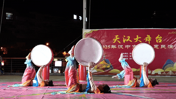 惊艳杂技、萌宠绝活！镇巴马戏表演精彩上演