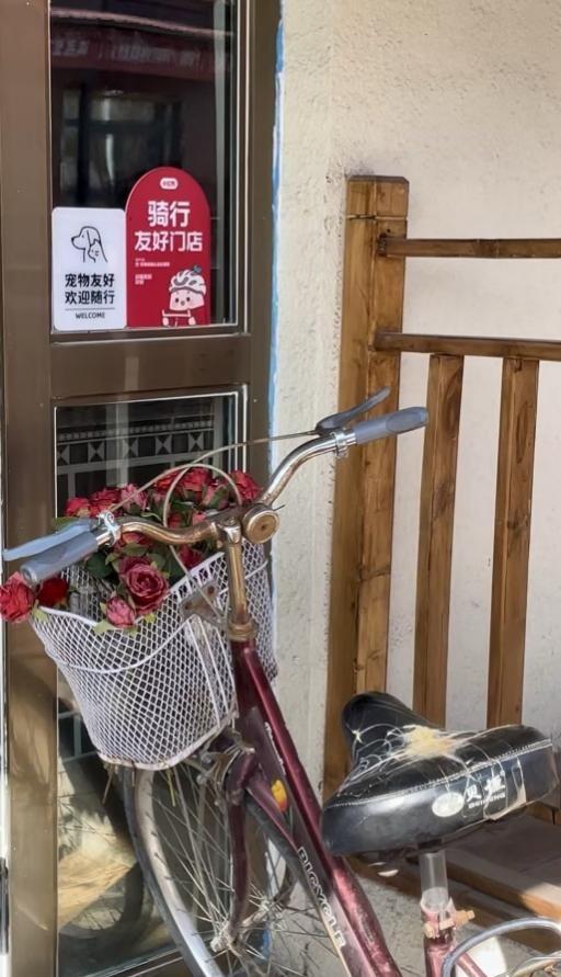 小红书“兴趣友好门店”年底前将超万家，线上生活兴趣社区实现线下延伸