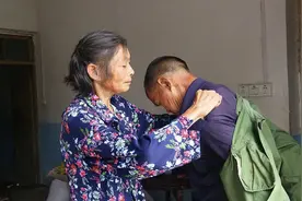 长嫂如母！重庆72岁婆婆照顾智障小叔子20年图片