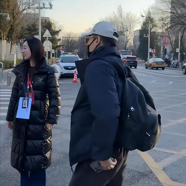 离过年不到2月	，52岁辛柏青高调传出喜讯，朱媛媛终于可以放心了