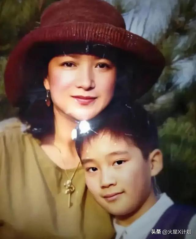 何晴住院照曝光，瘦了也浮肿了，与过往判若两人，好友曝去世细节