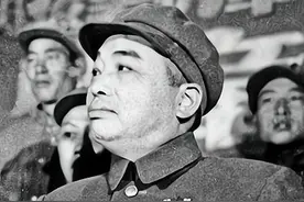 开国元帅向他鞠躬，开国上将轮番宴请他，这位老汉有何特殊身份？图片