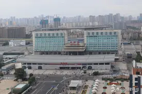 云南昆明开往厦门的快速列车，途经南宁、广州，全程2426公里图片