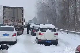 开18小时充7次电，不走不开空调也掉电，听听两位纯电车主的忠告图片