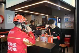 京东为上万骑手缴纳五险一金 外卖行业变革的催化剂|荔枝时评图片