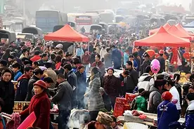 白酒明明要勾兑，为何集市10元1斤的散酒，商家都敢说“不勾兑”图片