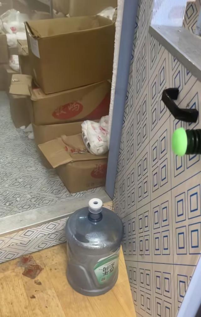 长沙冷库救人后续，官媒报道，老板娘认亲谢恩，评论再现恶心一幕