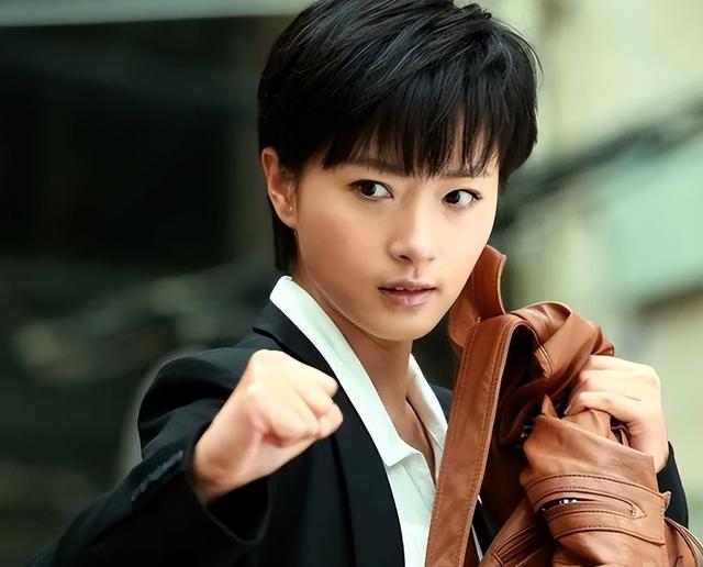 因长的太漂亮，七次拒绝导演“要求”被雪藏，43岁终凭实力走红