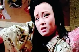 凤姐探望秦可卿时，可卿亲口透露自己跟贾珍的关系图片