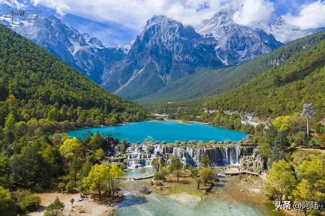 如果说玩转玉龙雪山得花300元,那么这个人工瀑布起码值50