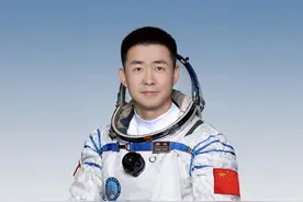 美国又要着急了！中国载人登月或提前完成，登月第一人可能是他图片