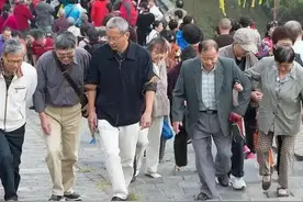 国家放大招！鼓励老年人旅游，福利开挂，你家爸妈享受到了吗？图片